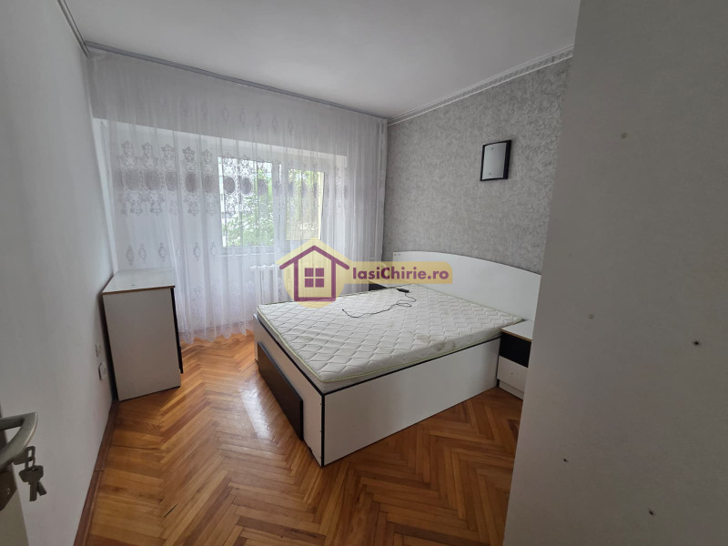 Apartament de vanzare cu 3 camere in Iasi, de tip decomandat, suprafata de 88 mp, zona Dacia(Statia Bicaz)