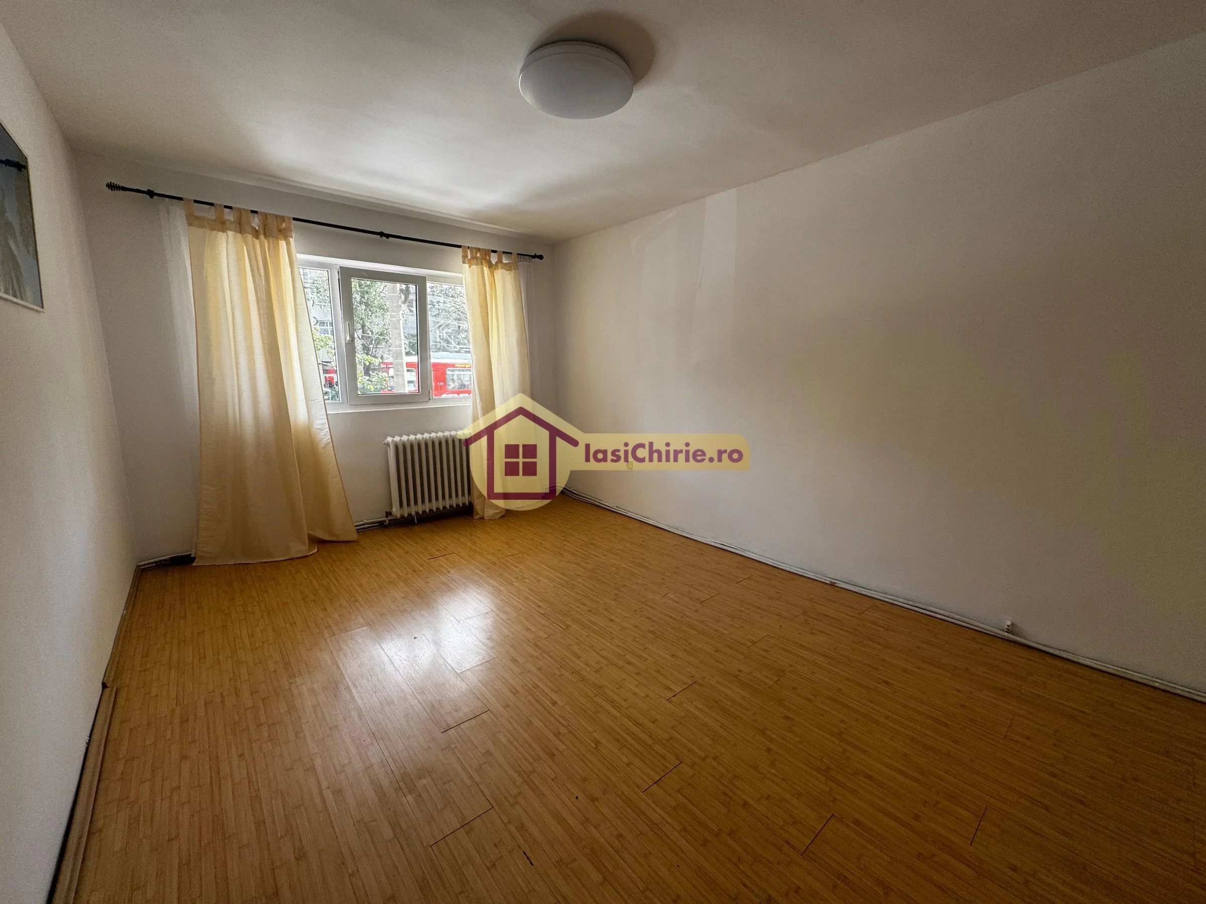 Apartament de vanzare cu 3 camere in Iasi, zona Metalurgie - Poza 3
