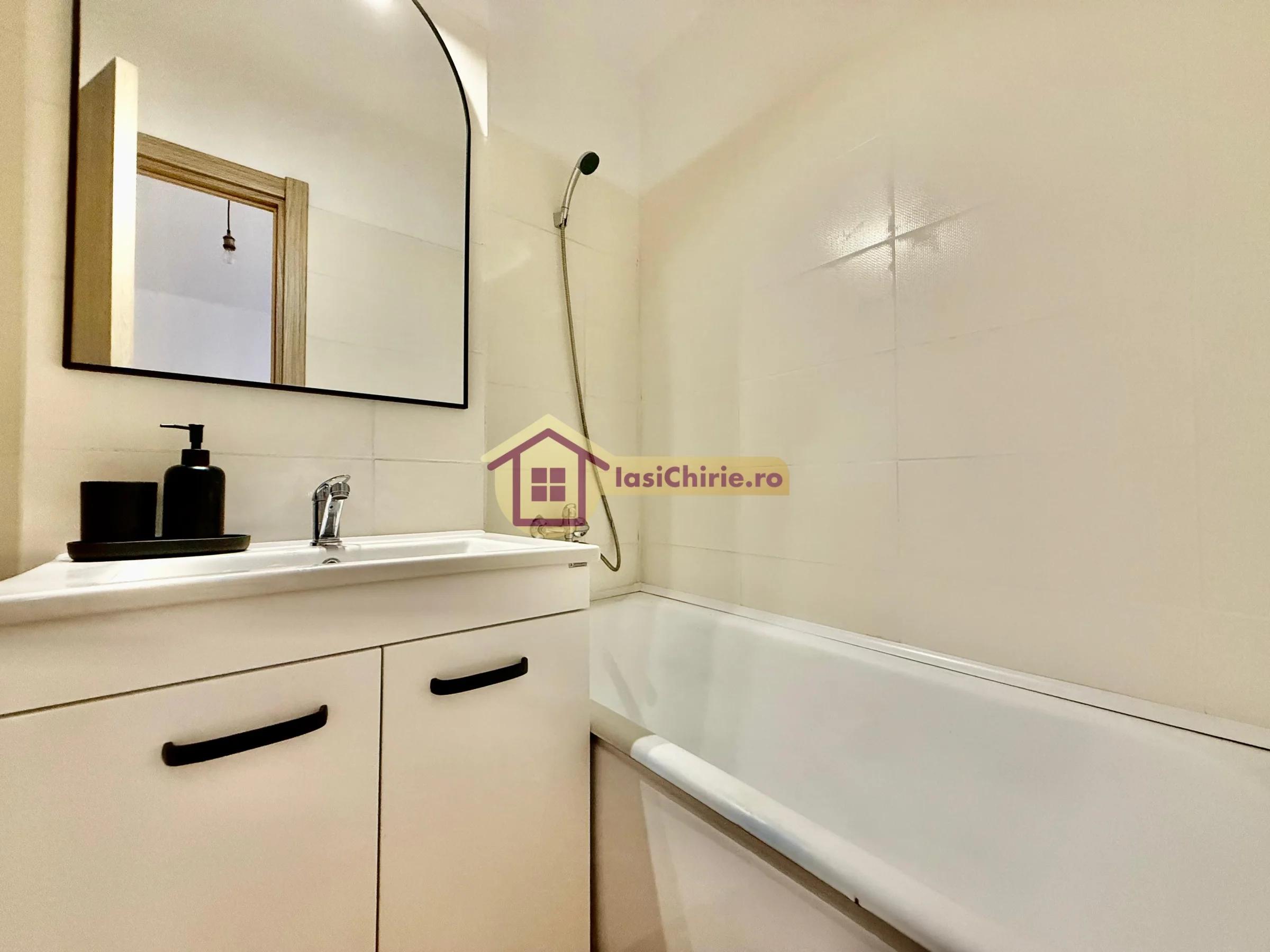 Apartament de inchiriat cu 60 camere in Iasi, zona Central - Poza 17