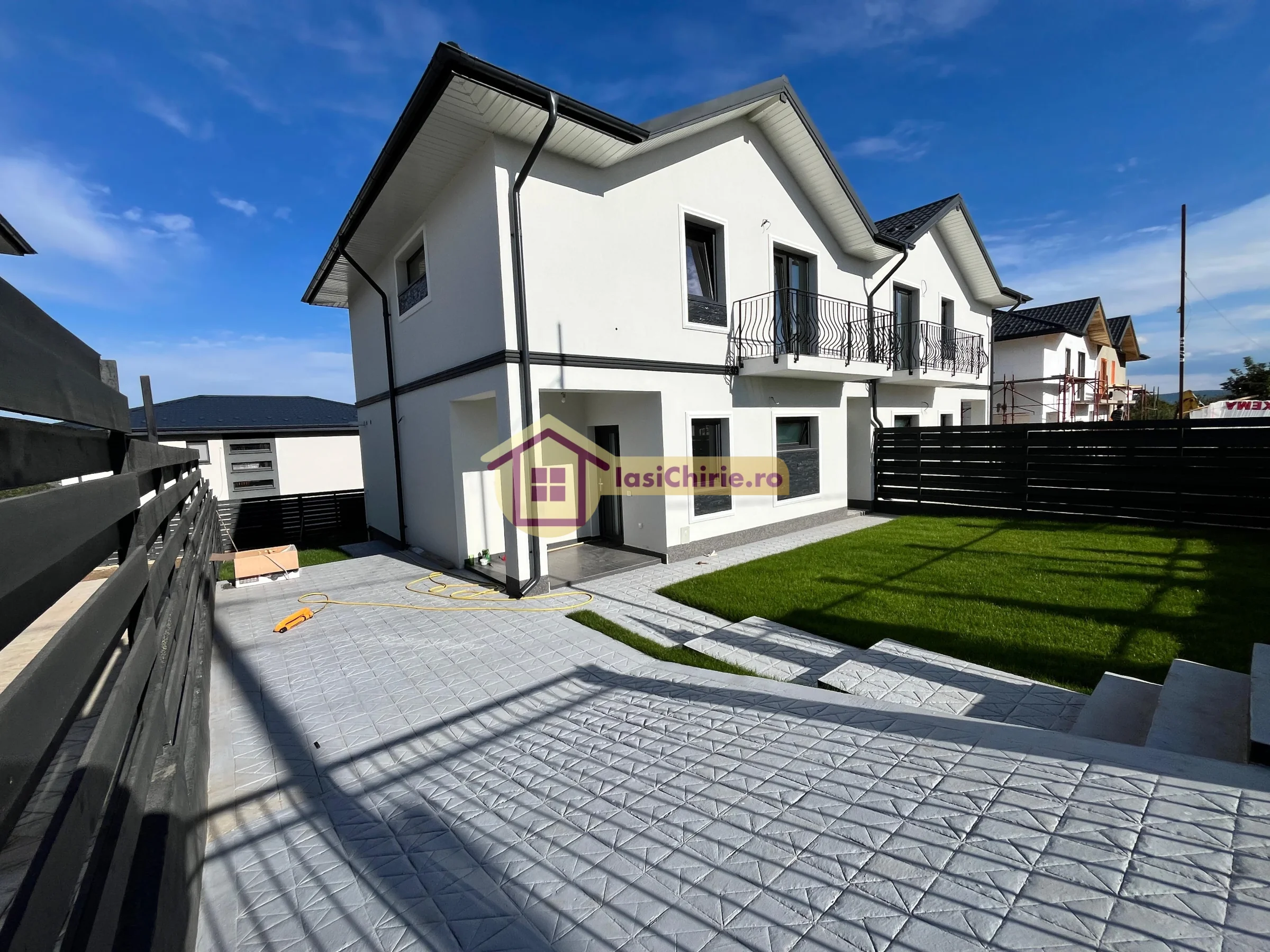 Casa de vanzare cu 4 camere in Iasi, zona Horpaz - poza 2